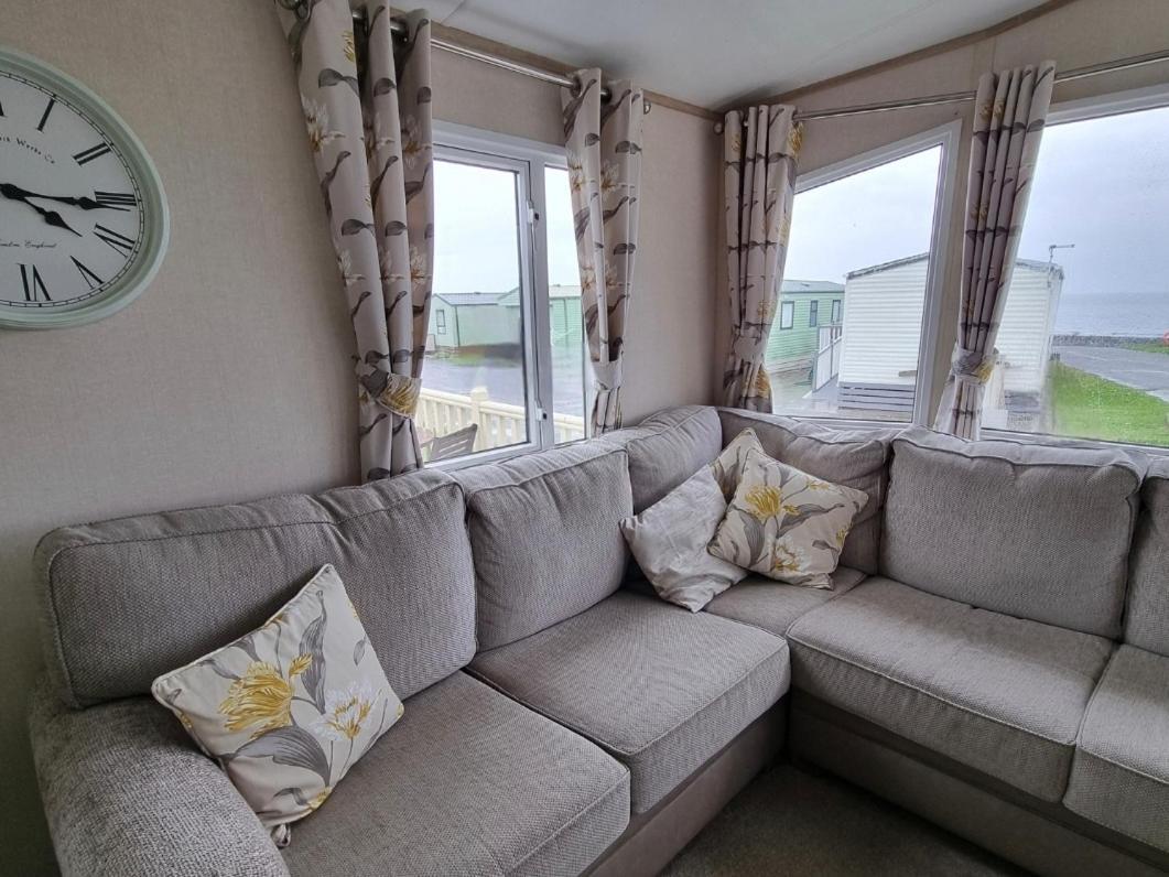 Bayview At Pengarreg Hotel Llanrhystyd Exterior photo