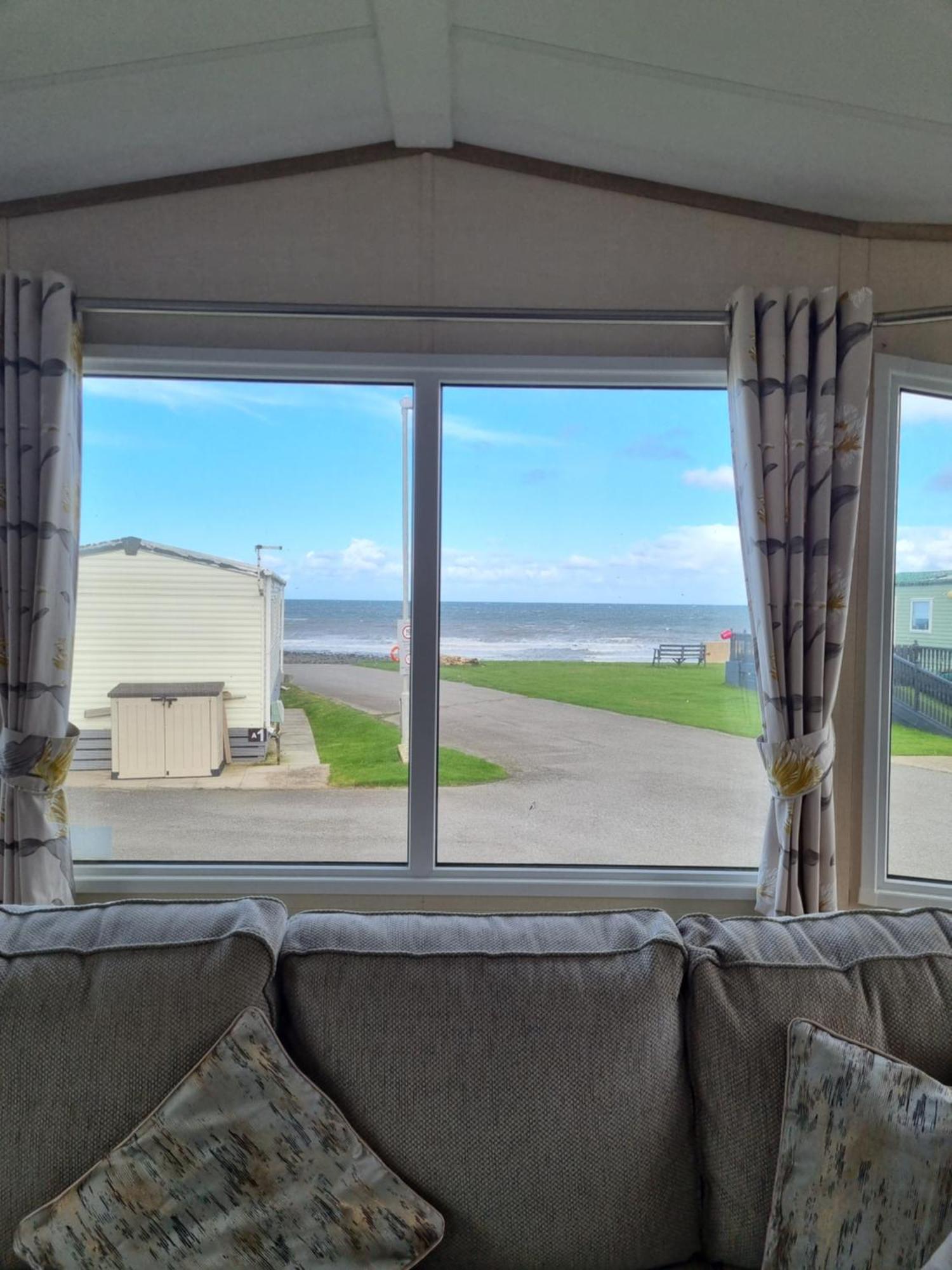 Bayview At Pengarreg Hotel Llanrhystyd Exterior photo
