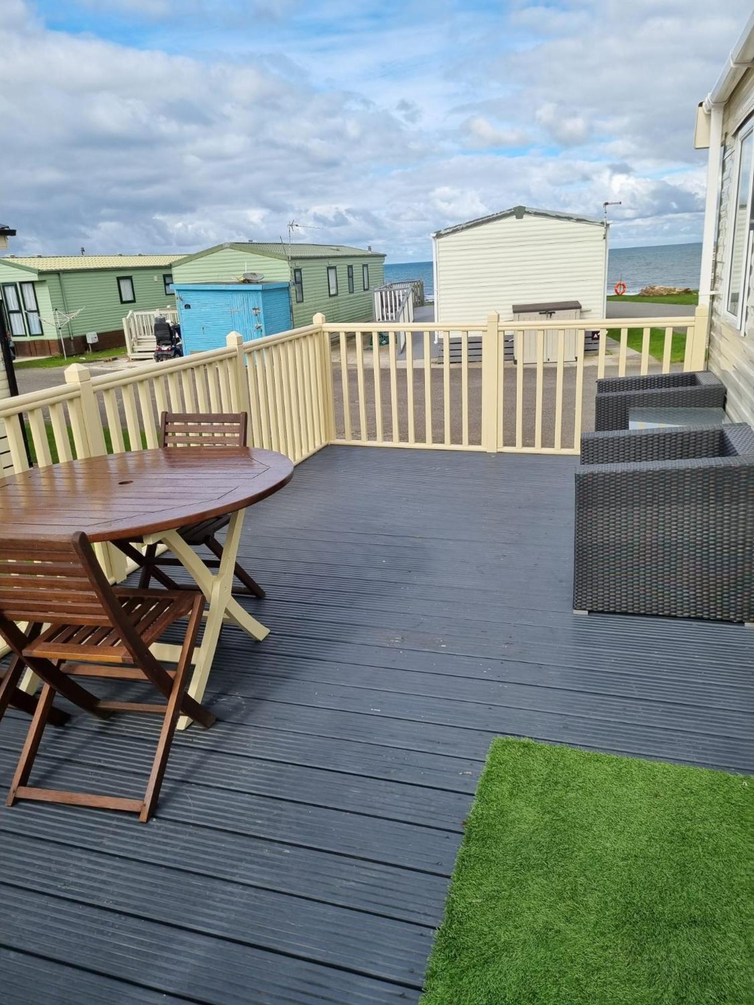 Bayview At Pengarreg Hotel Llanrhystyd Exterior photo
